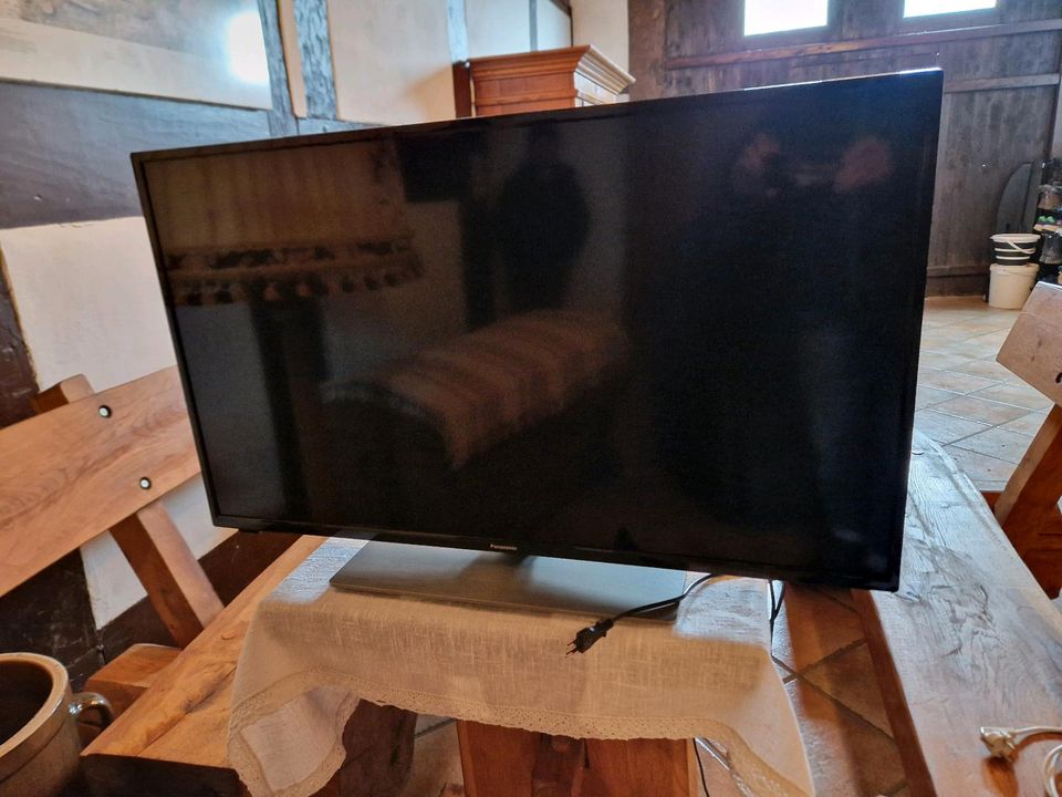 Fernseher LED Panasonic 40Zoll in Hameln