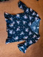 Bluse mit Vollant schwarz mit Rosen Gr.38 HM Sachsen-Anhalt - Brehna Vorschau