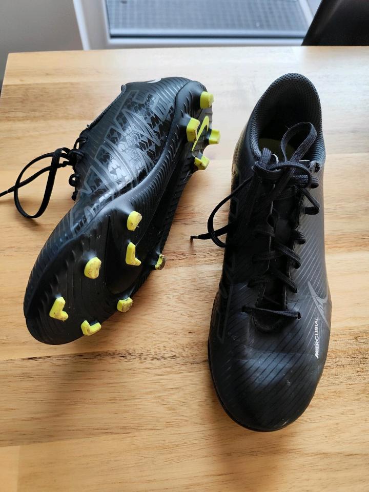 Nike Mercurial Fußballschuhe Kinder Gr.38 schwarz, neon gelb in Vaihingen an der Enz