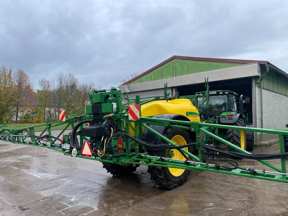 John Deere Anhängefeldspritze 732i in Tonna