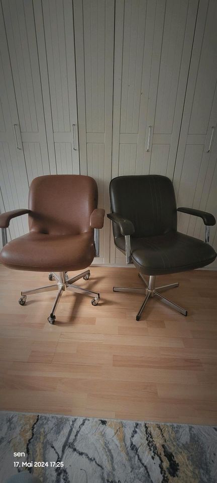 Zwei Stühle in Beckum