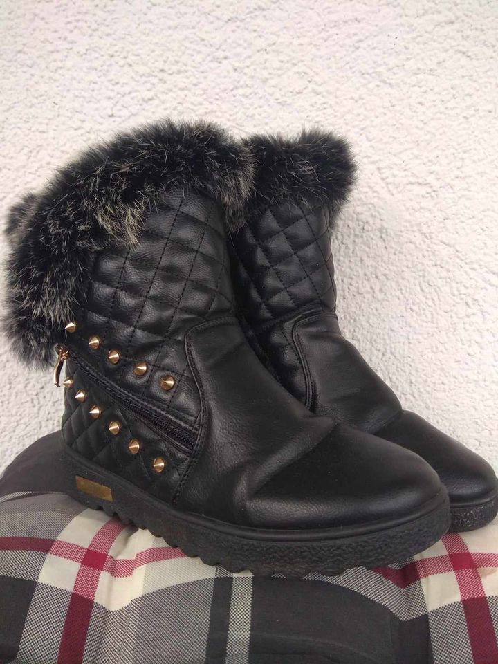 Damen Winterstiefel 40 mit Fell isoliert in Schwedt (Oder)