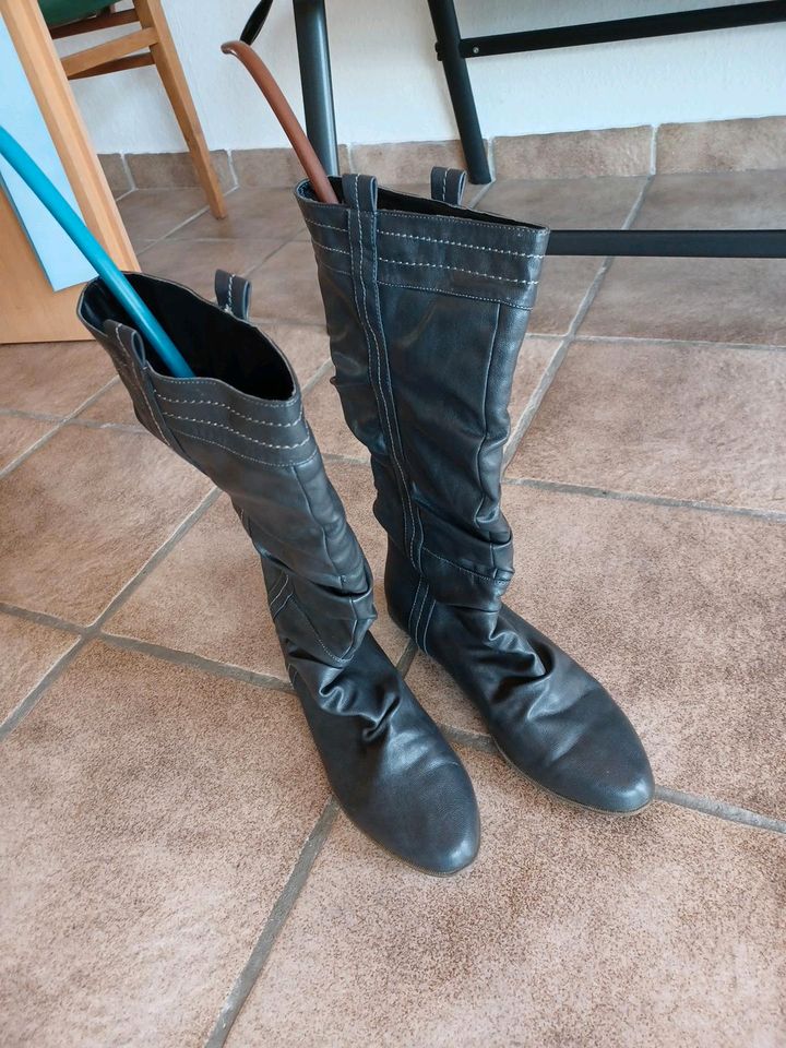 Stiefel GRAU Größe 41 mit Schafthöhe 37 cm in Kamen