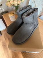 UGG neu mit Karton Bonn - Lessenich Vorschau