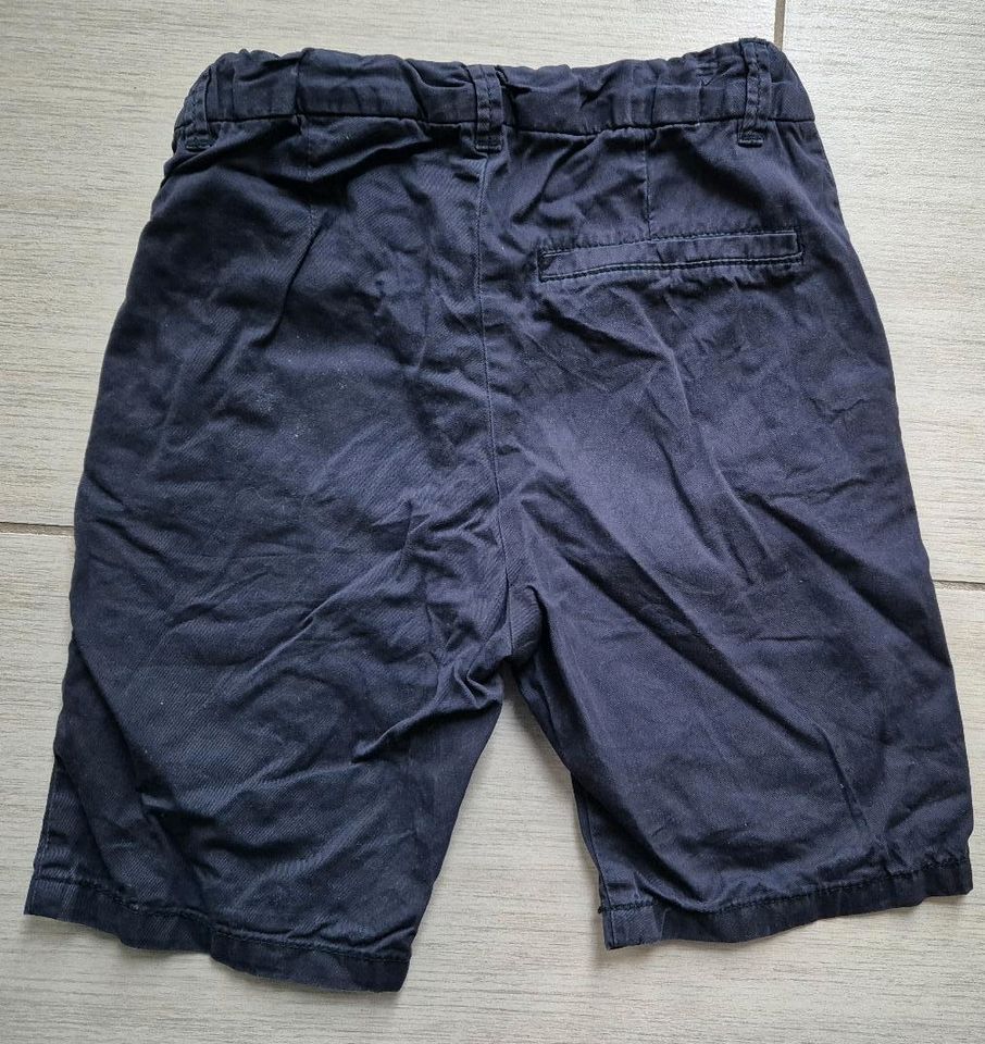 Chino Shorts blau H&M,  Gr. 128 in Todendorf