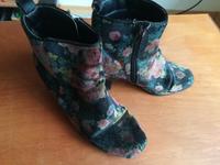 Schuhe mit Blumenmuster Hessen - Gelnhausen Vorschau
