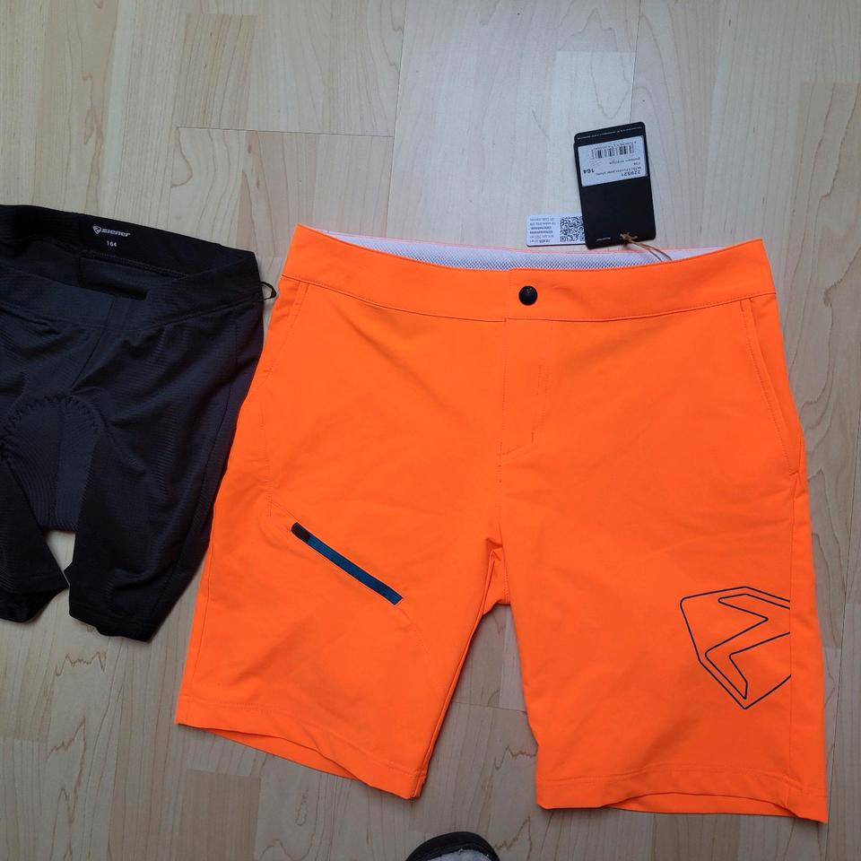 NEU Ziener Radhose Gr.164 kurze Hose mit Innenhose Shorts in Rochlitz