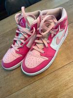 Nike Air Jordan Barbie pink rosa wie neu 40 Bayern - Baldham Vorschau