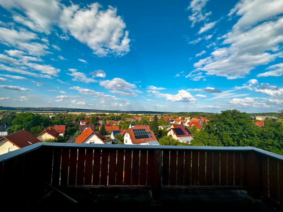 Traum vom Eigenheim verwirklichen: Charmante 3-Raum-Wohnung mit Balkon, Gartenteilfläche und eigener Garage in begehrter Lage! in Waltershausen