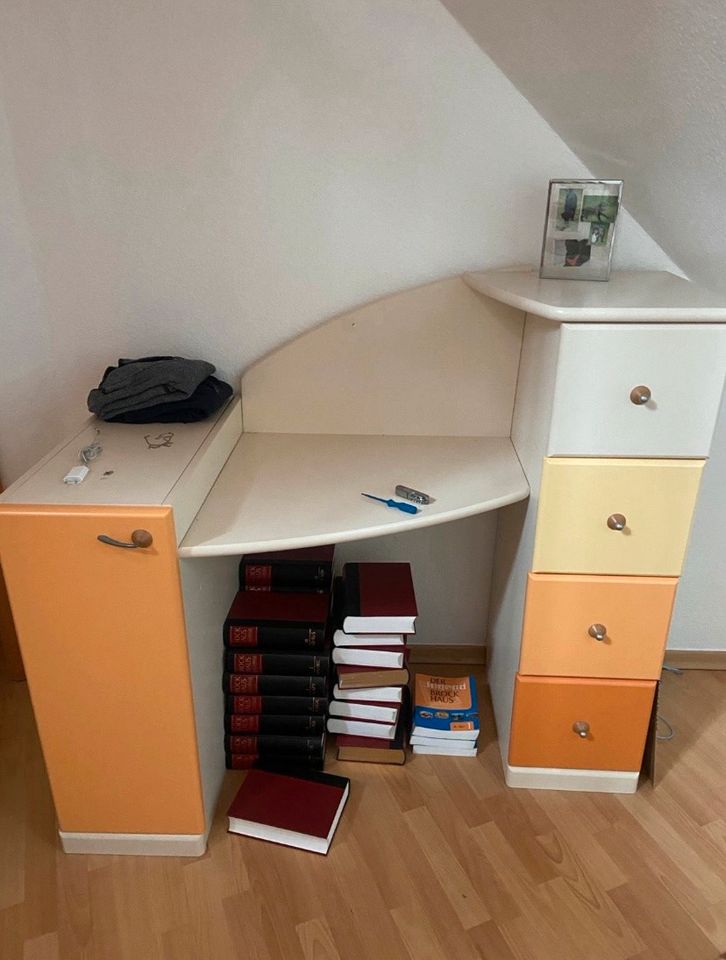 Kinderzimmer Schrank und Wickeltisch in Niederkrüchten