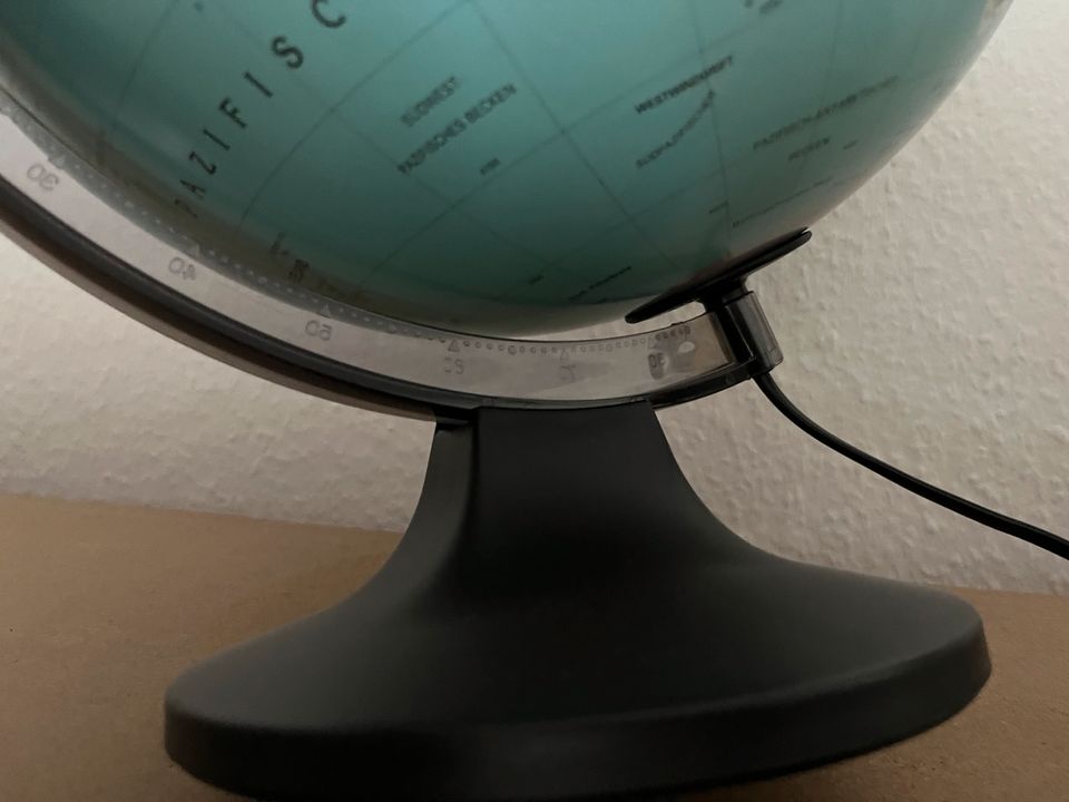 Globus mit Licht ø 30 cm, 41 cm hoch sehr guter Zustand 18€ in Berlin -  Biesdorf | eBay Kleinanzeigen ist jetzt Kleinanzeigen