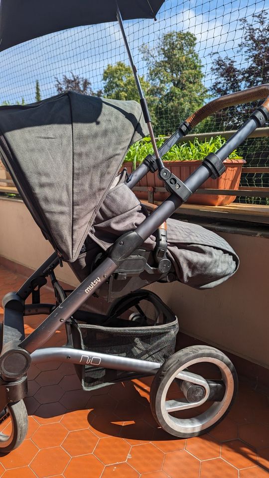 Kinderwagen / Buggy / Mutsy Nio / Kombikinderwagen + Ausstattung in Düsseldorf