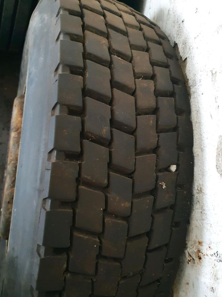 1x Bus-Reifen 295/80R22,5 Hankook auf Felge 10-Loch 17mm in Ilsede