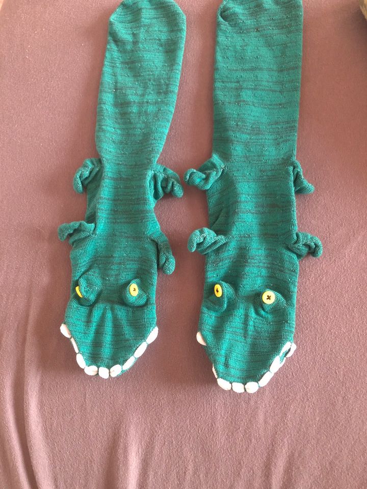 NEU Krokodil Socken grün Einheitsgröße in Sachsenhagen