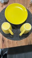 Zweimal gelbe Tassen mit einem Tablett Nordrhein-Westfalen - Gelsenkirchen Vorschau