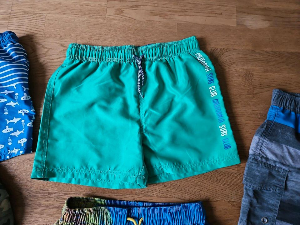 Badeshorts Schwimmhosen 140 146 152 teilweise neu ab 2 Euro in Köln