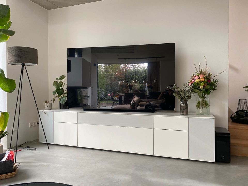 Modernes design TV Lowboard, 270cm, massiv, weiß Lack in Kleinostheim