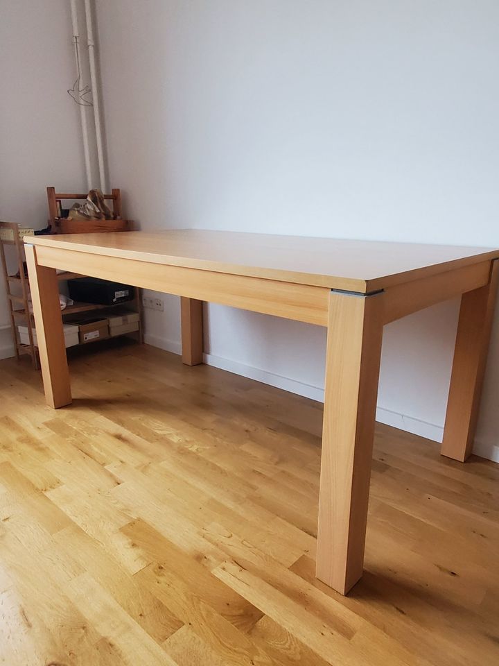 Holztisch in gutem Zustand zu verschenken! in Berlin