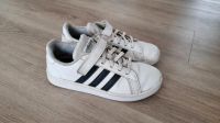 Adidas Sneaker weiß schwarz Gr 35 Grand Court Klett Jungen Kinder Niedersachsen - Sarstedt Vorschau