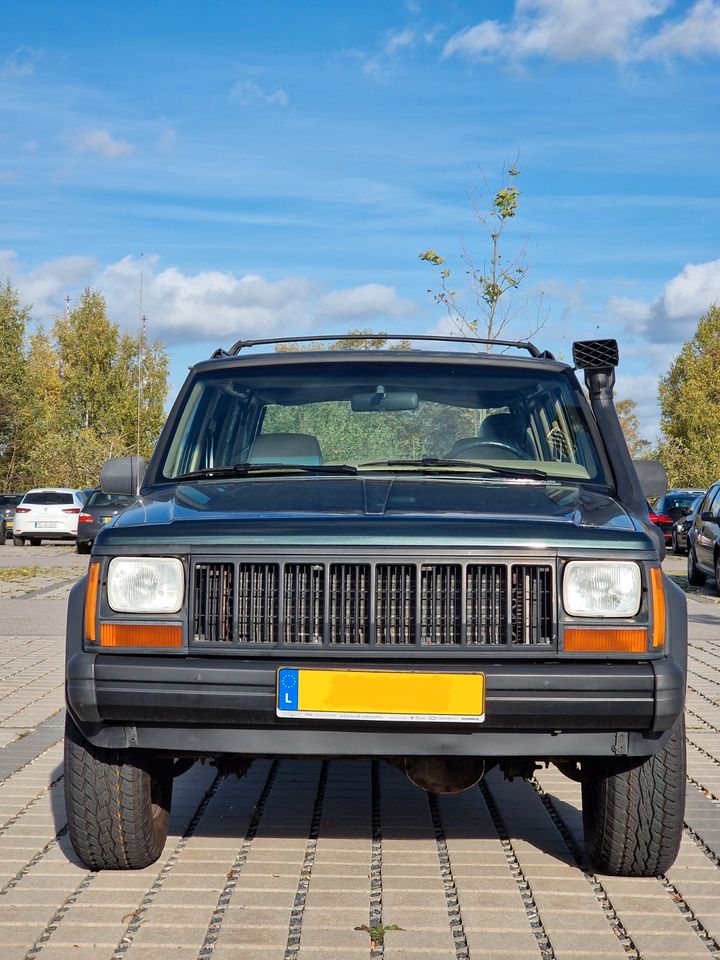 Jeep Cherokee XJ 4.0 HO SCHALTER 2. Hand in Irrel