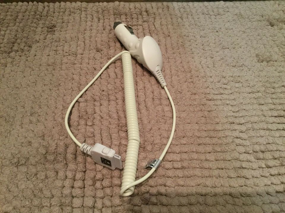 Apple iPod 12 V Ladekabel in Taunusstein