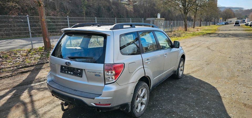 Spoiler Heckklappe Subaru Forester SH Silber Heckspoiler in Siegen