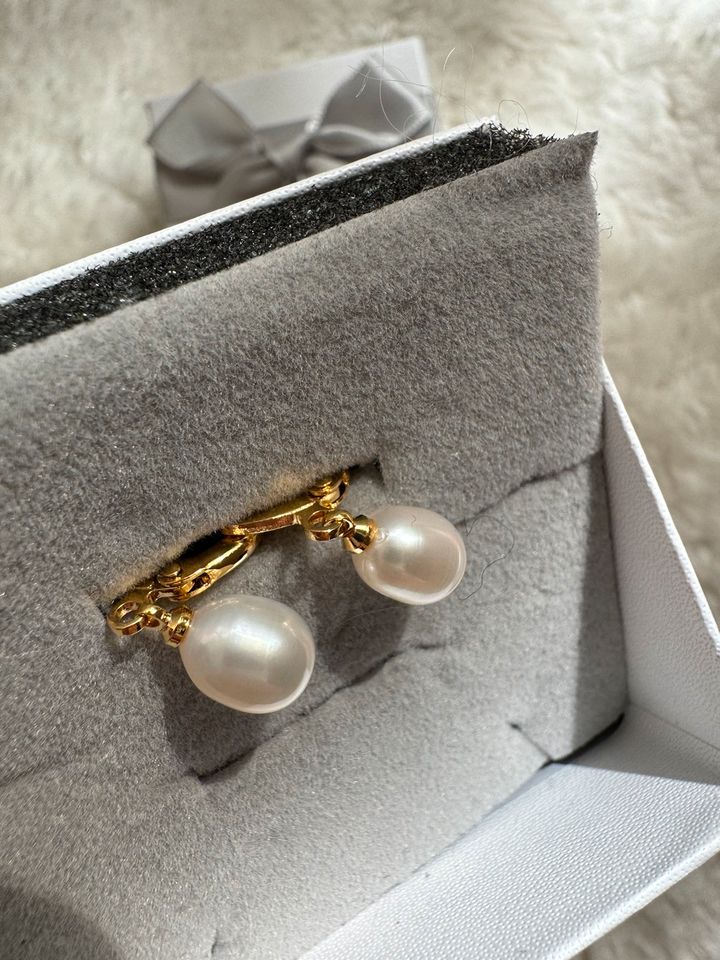 Perlenohrringe Pearl ear-rings in Berlin