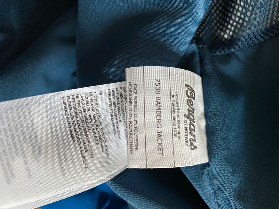 wie NEU BERGANS Ramberg Softshelljacke Jacket Größe S in Frankfurt am Main