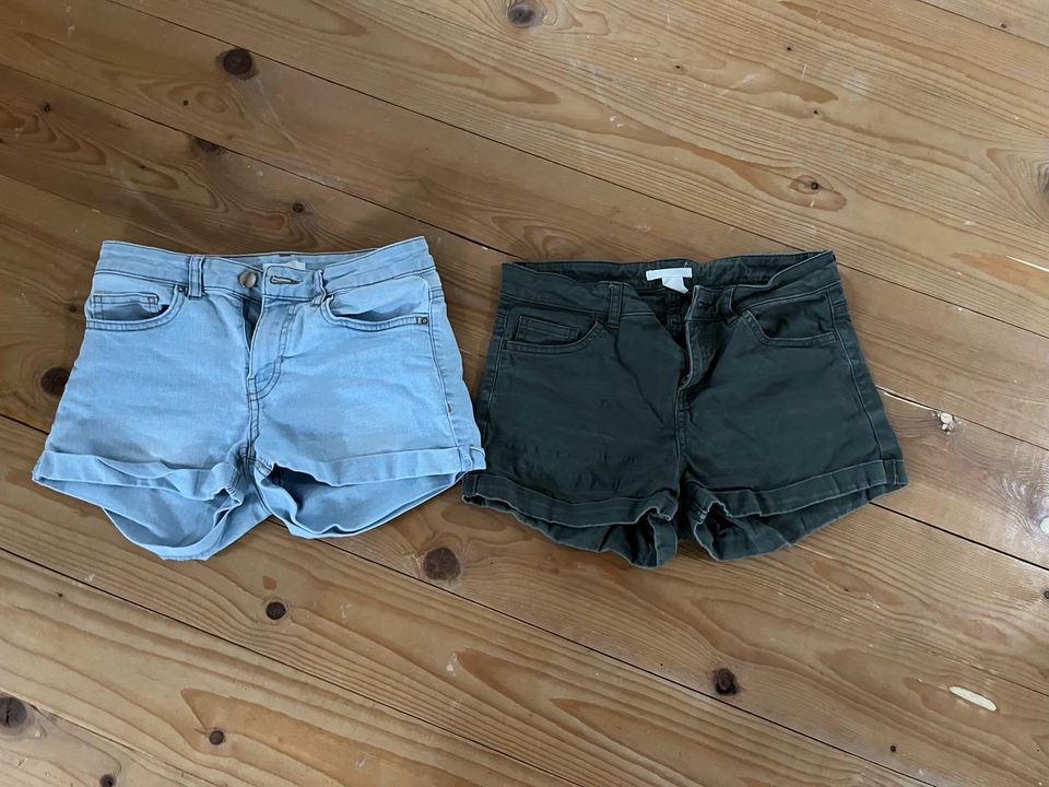 H&M Shorts Gr. XS oder 34 in Detmold