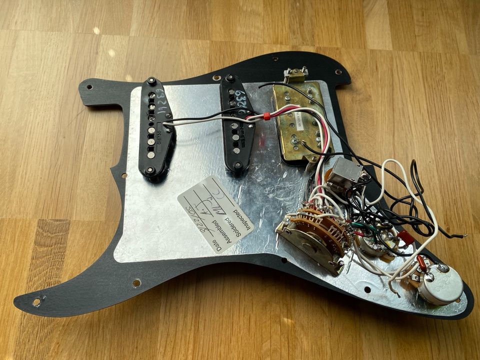 Original Fender prewired Pickguard HSS DiMarzio in Stutensee