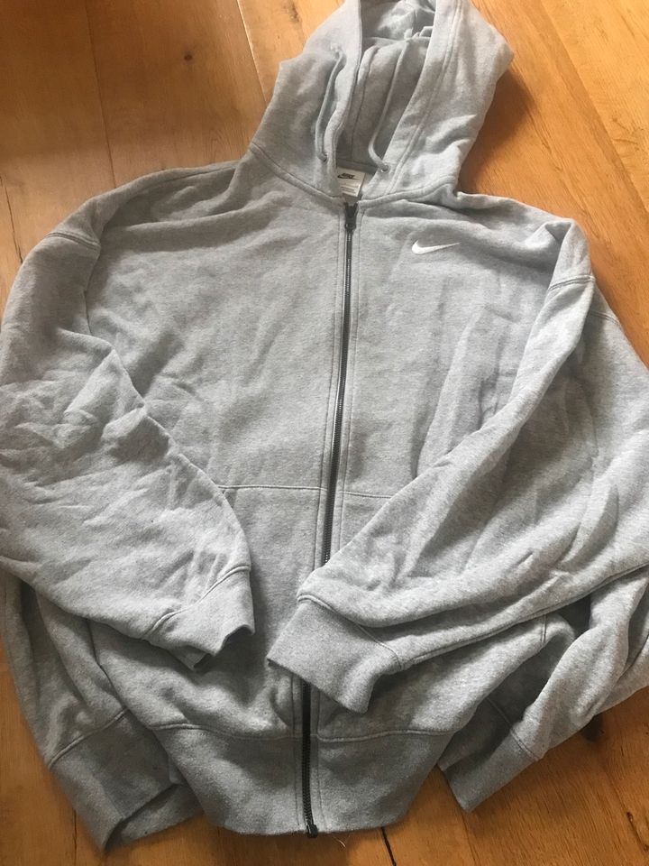 Nike Kaputzenpulli mit Reisverschluss grau gr S in Konstanz