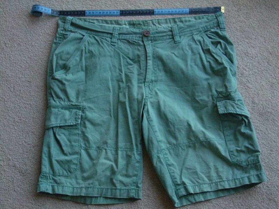 Herren Shorts kurze Hose Bermudas grün Gr. L in Oberkrämer