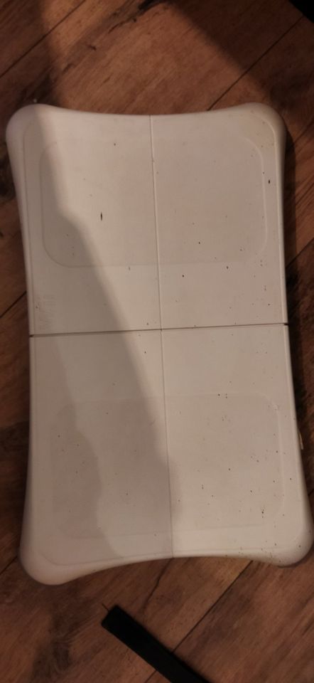 Nintendo Wii mit Zubehör, Wii Board und drei Spielen in Braunschweig