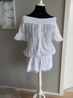 Süße Bluse offshoulder schulterfrei weiß Stickerei spitze in S Baden-Württemberg - Weinsberg Vorschau