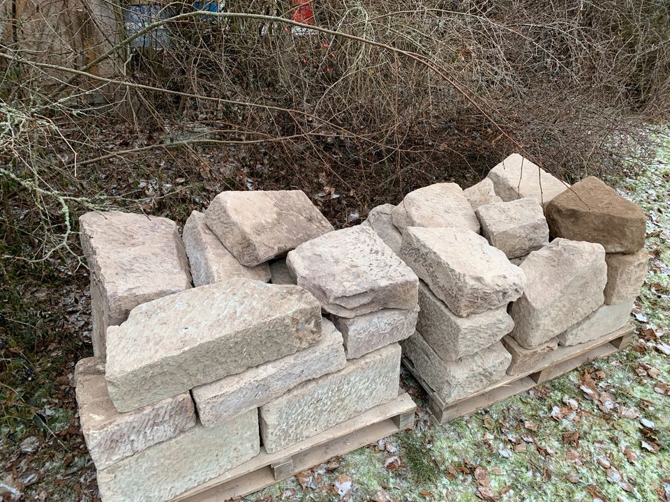 Bruchstein Natursteine Sandstein Steinmauer Garten Haus in Crailsheim