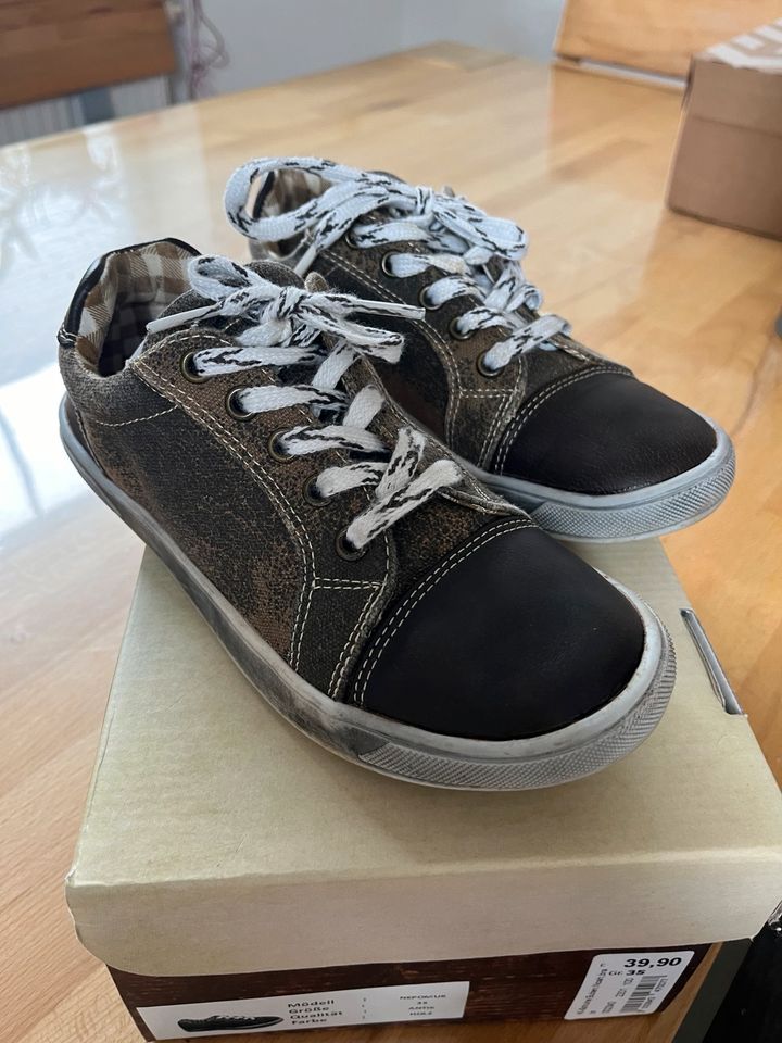 Trachten Sneakers Schuhe Gr. 35 in Barbing