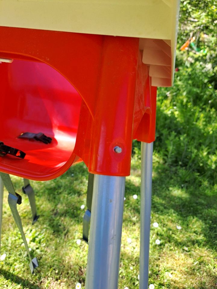 Kinderhochstuhl mit Tisch in Eutin