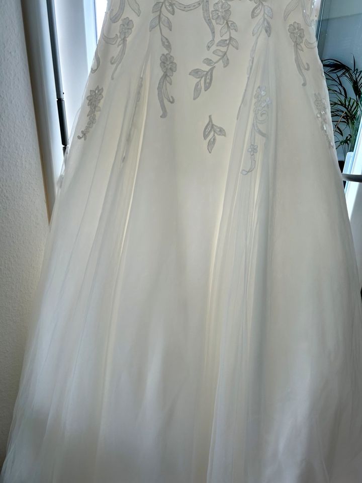 Brautkleid Neu/Ungetragen Größe 46 in Freiburg im Breisgau