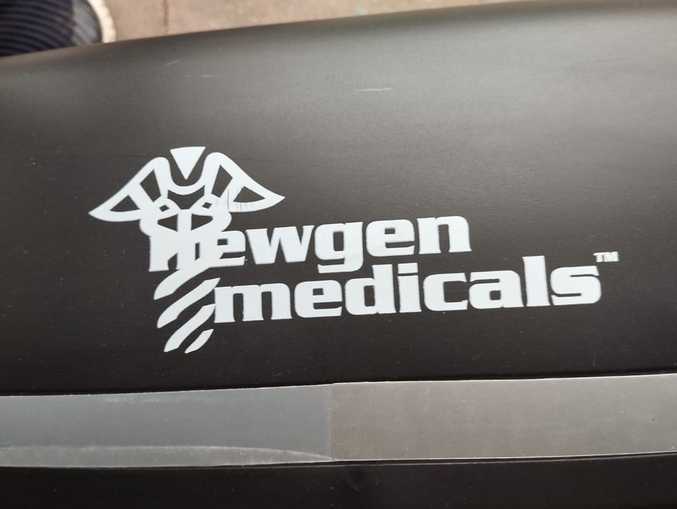 Profi Laufband Newgen medicals in Wanhöden