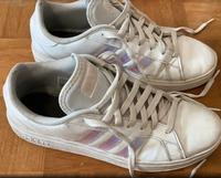 Adidas Sneaker Hologramm Damen 42 Kr. Altötting - Burghausen Vorschau