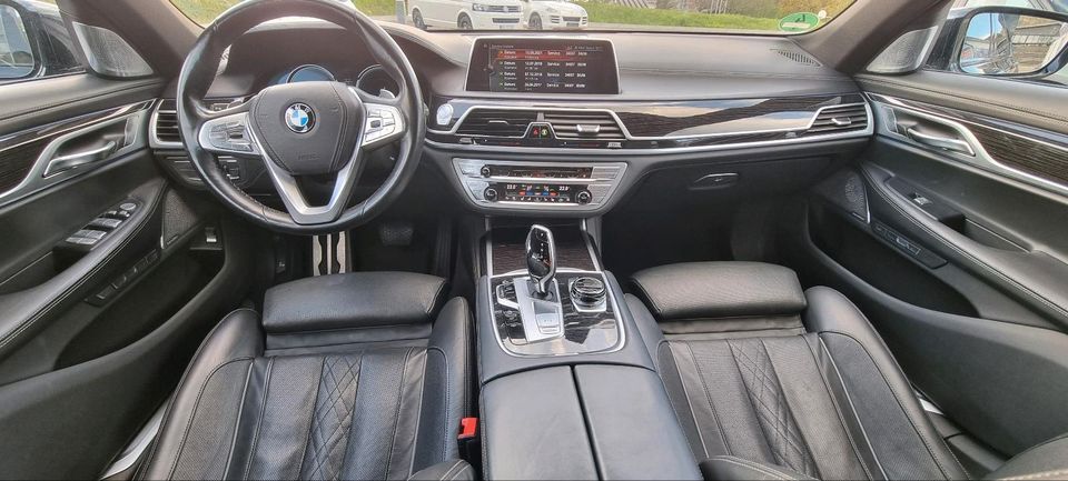 BMW 750d xDrive B&W, Massage, Softclose, Touch Command in Kappelrodeck
