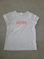 AUS 1. HAND - H&M T-Shirt Schwester Sister Gr. 122 128 Bayern - Neukirchen vorm Wald Vorschau