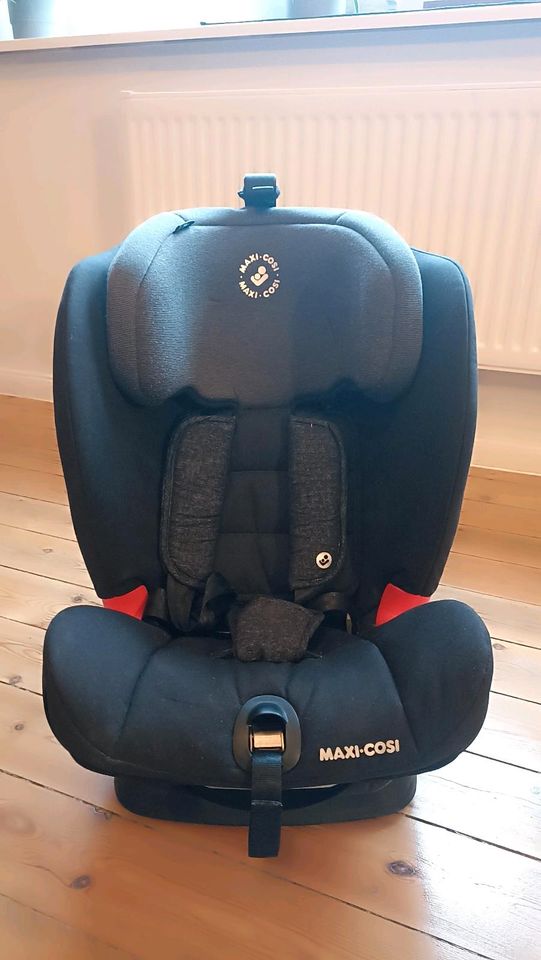 Maxi Cosi mit Schutzmatte in Rostock