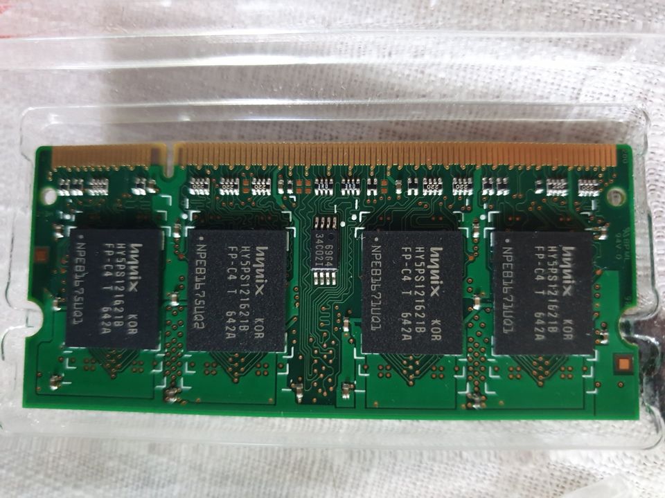 2x Notebook RAM, uralt, je 512MB DDR2 2Rx16 PC2-4200S-444-12 in Hamburg