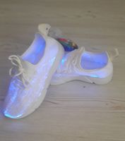 Sneaker Sportschuhe mit Leuchteffekt, 36, weiß, neu Berlin - Spandau Vorschau