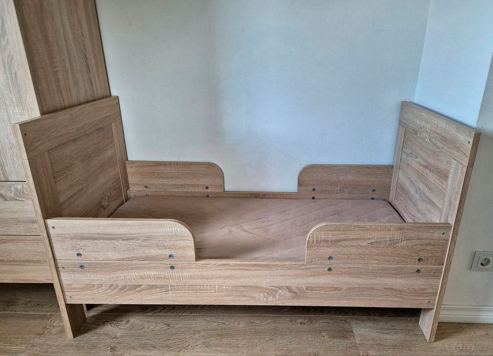 ❤️ LEOPOLD Schrank Ikea Kommode Bett BABY Holz MÖBEL Wellemöbel ❤ in Hennickendorf