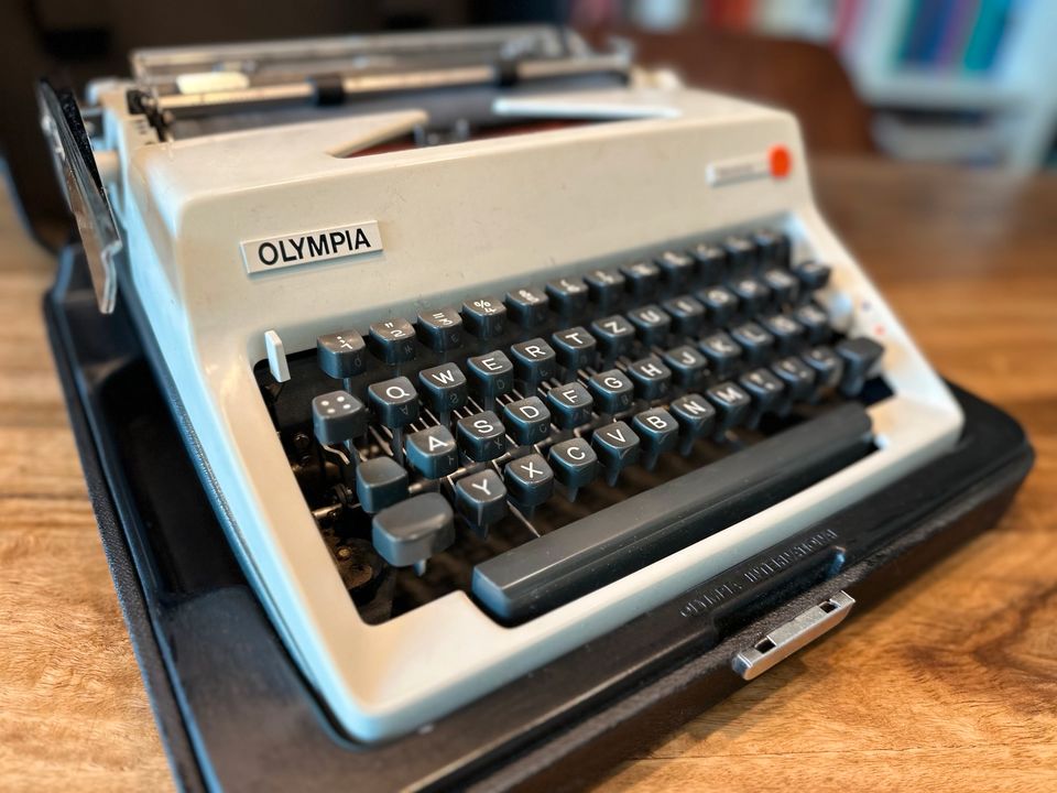 Schreibmaschine Olympia Monica in Hamburg