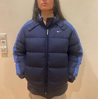 Nike pufferjacke y2k marineblau blau Niedersachsen - Gehrden Vorschau