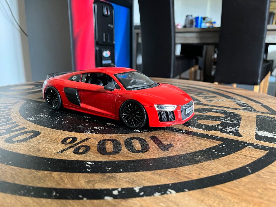 Audi R8 von maisto 1:18 getunt und mit Licht!! Top Zustand in Seesen