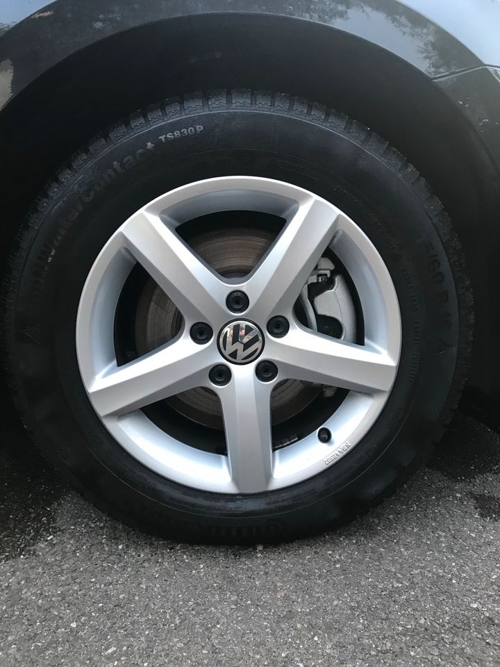 VW Passat b8 Alufelgen Winterreifen 215/60 R 16 in Villingen-Schwenningen